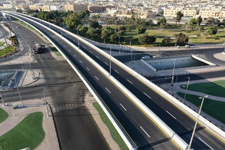 أمانة المنطقة الشرقية تُنهي تطوير أكثر من 1300 كيلومتر من الطرق المحورية والرئيسية