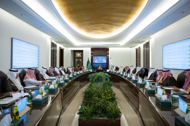 نائب أمير مكة يترأس اجتماع اللجنة الدائمة للحج والعمرة