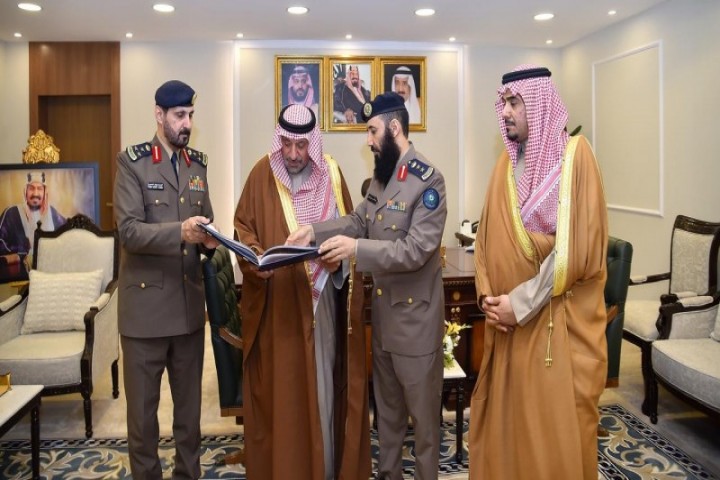 أمير نجران يطّلع على منجزات مركز إدارة الأزمات والكوارث للعام الماضي