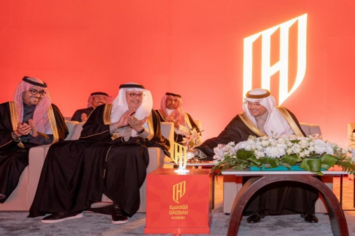 الأمير سعود بن طلال يُدشِّن أكاديمية القادسية في الأحساء