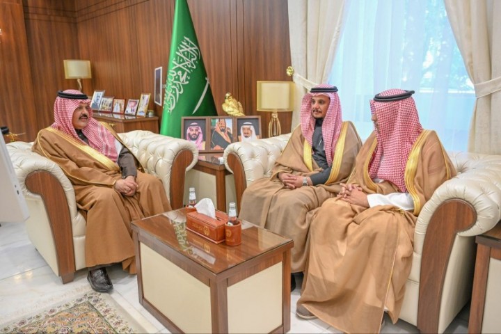 أمير حائل يطّلع على مستهدفات حملة "جود الإسكان" لشهر رمضان المبارك