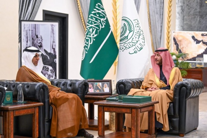 محافظ الطائف يلتقي رئيس هيئة المواصفات والمقاييس