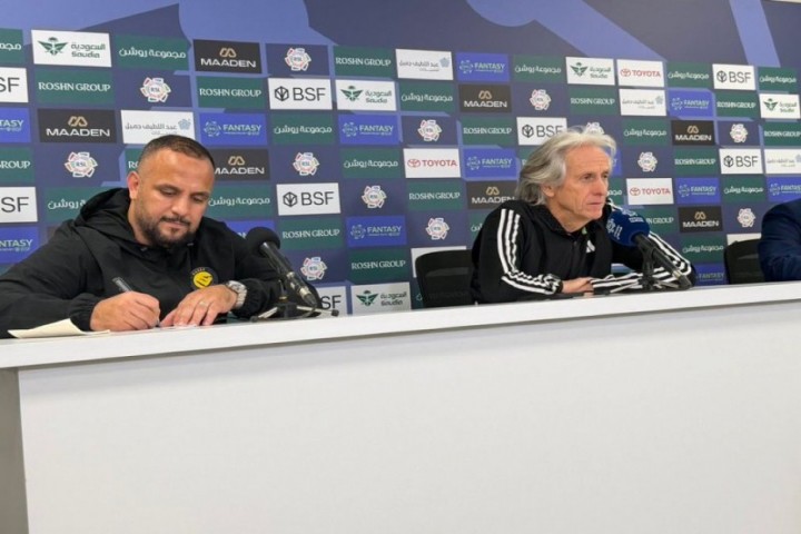 خيسوس يشيد بدفاع النصر وغوميز يعبّر عن فخره بلاعبي الفتح رغم الظروف