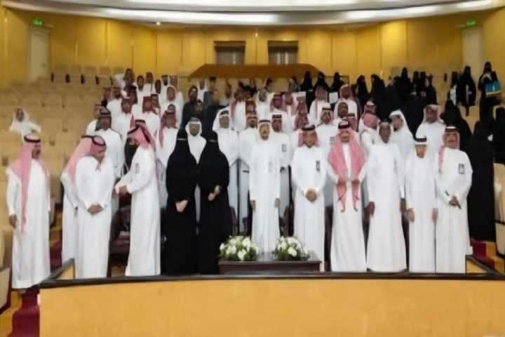 نادي الجيل يختتم برنامج أياد من نور