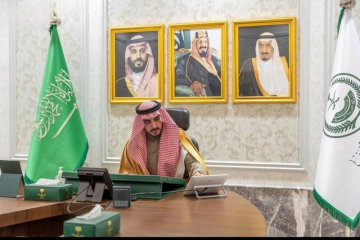 أمير الجوف يدشّن خدمة الاتصال المرئي بمحافظة صوير ويلتقي المواطنين