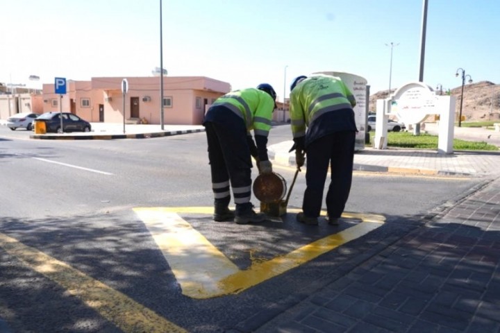 أمانة نجران تواصل تحسين الطرق وتعزيز السلامة المرورية