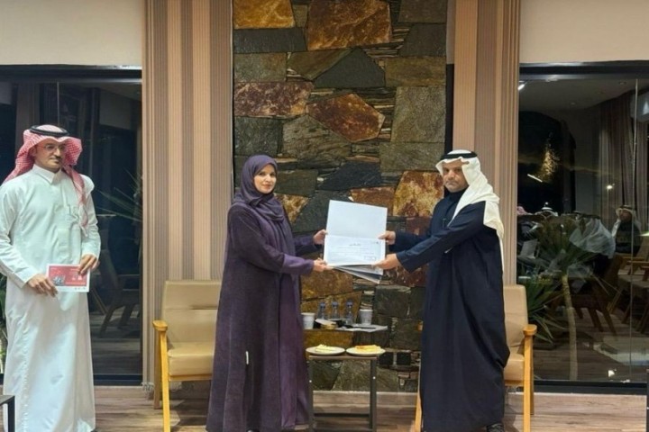 سفراء جمعية الأدب بأبها يحتفون بيوم التأسيس بندوة تاريخيّة