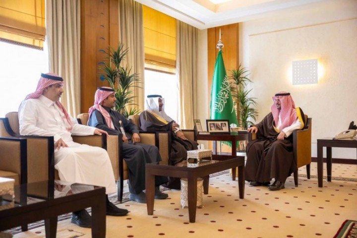 نائب أمير منطقة القصيم يتسلّم التقرير السنوي لأعمال أمانة المنطقة وبلدياتها