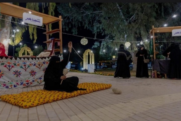 بسطة خير السعودية تُبرز حرفة المغزل في عرعر