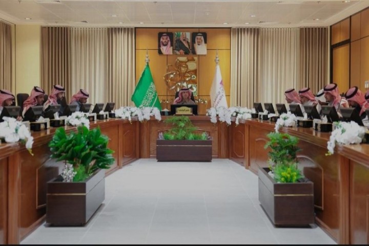 مجلس جامعة الجوف يعتمد أعداد القبول ويقرّ برامج أكاديمية جديدة