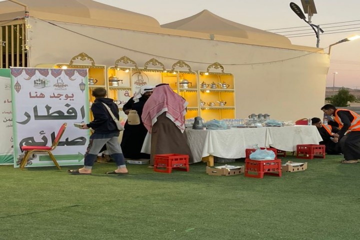 بلدية تيماء وجمعية البر تنظمان إفطار الصائم لضيوف الرحمن