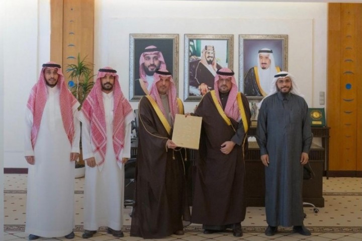 نائب أمير القصيم يستقبل مدير هيئة التراث ويطّلع على منجزات المشاريع التاريخية