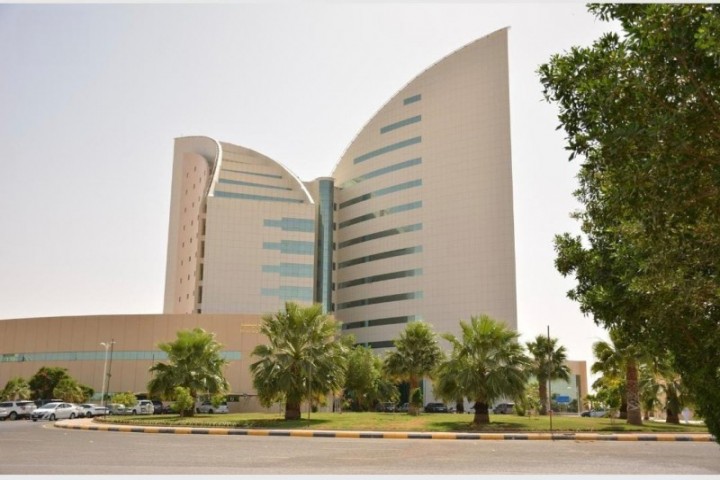 جامعة نجران تحقق إنجازًا بحثيًا عالميًا بتسجيل براءة اختراع لاستخلاص الكيراتين