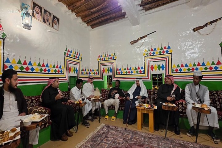 القرية التراثية بالمسقي تحتضن لقاءً ثقافياً لطلاب المنح الدولية بجامعة الملك خالد