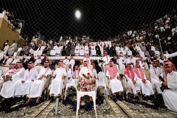 وكيل إمارة جازان يتوج فريق البيرق ببطولة الحزم الرمضانية بمحافظة الدائر