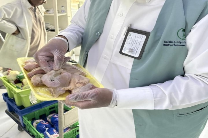 بيئة الرياض تصادر منتجات حيوانية مجهولة المصدر