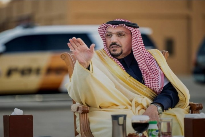 أمير القصيم يشارك رجال الأمن مأدبة الإفطار تقديرًا لجهودهم