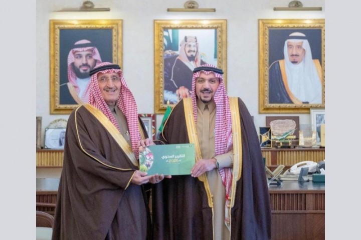 أمير القصيم يتسلّم التقرير السنوي لفرع البيئة والمياه والزراعة لعام 2025