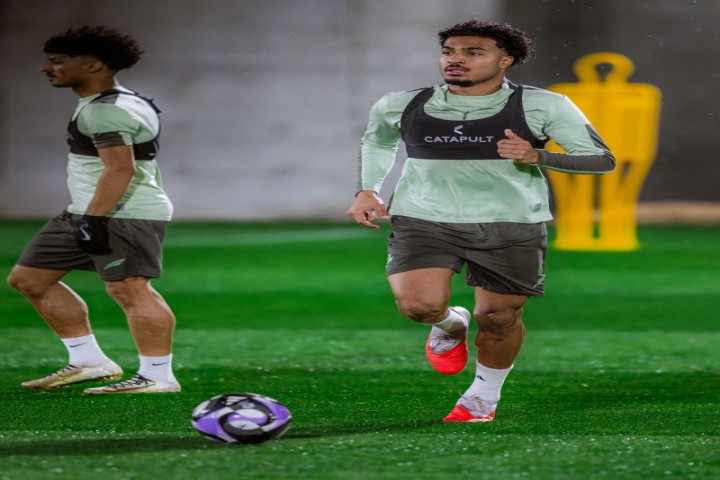 الفتح يستأنف تدريباته تأهباً لمواجهة الهلال في دوري روشن