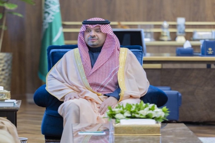 أمير الحدود الشمالية يرأس اجتماع الاستعداد للعشر الأواخر وعيد الفطر