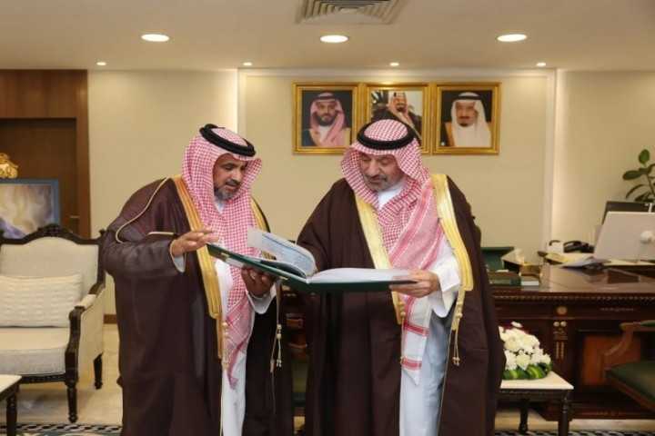 أمير نجران يطّلع على تقرير دعم النحالين ضمن برنامج ريف