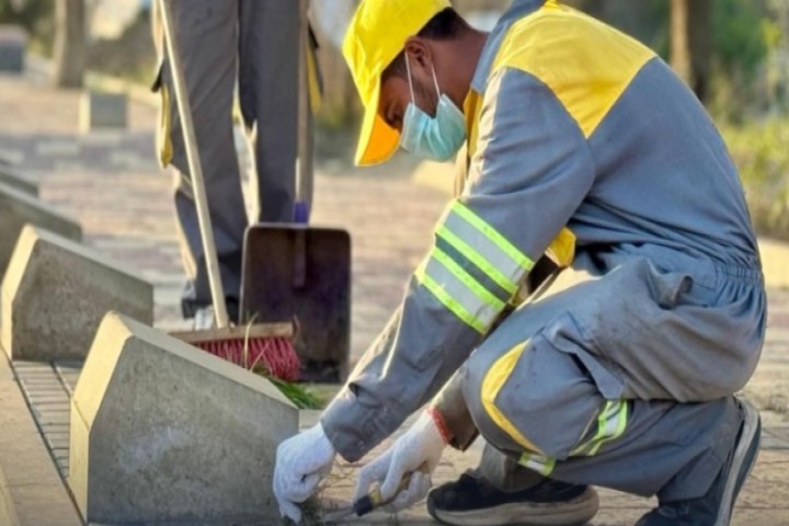 أمانة الباحة تواصل أعمال العناية بنظافة الطرق والمرافق العامة