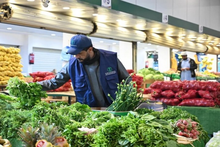 حملة رقابية مكثفة على أسواق ومسالخ الباحة ترفع مستوى السلامة الغذائية