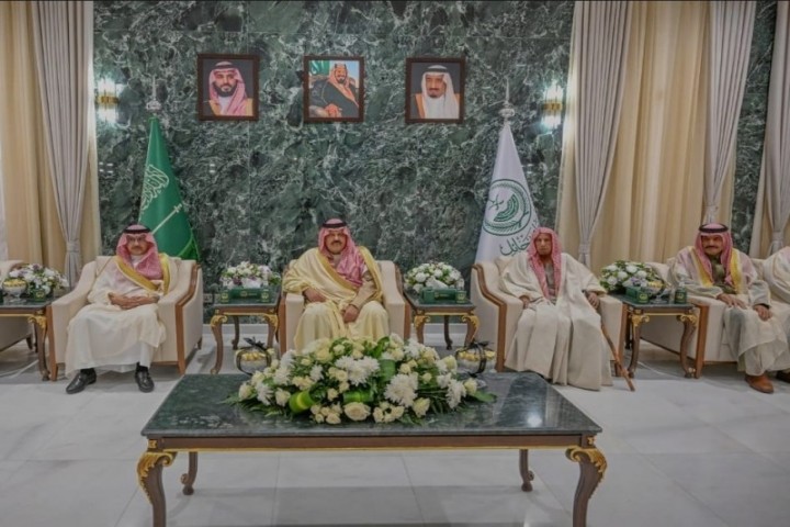 أمير منطقة حائل يستقبل المهنئين بعيد الفطر