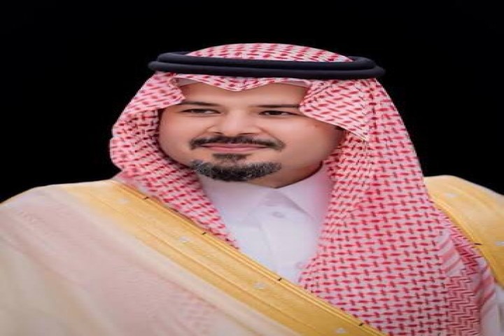 أمير المدينة يستقبل المهنئين بعيد الفطر