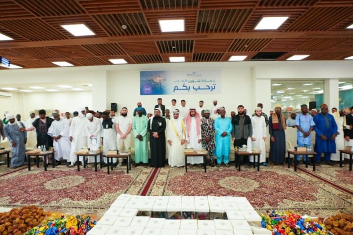 رئيس جامعة القصيم يشارك الطلاب احتفالات عيد الفطر