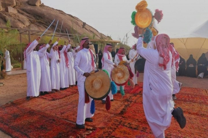 أمانة حائل تنظم فعالية العرضة السعودية وتجذب حضورًا كثيفًا