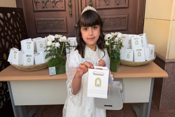 فرع الشؤون الإسلامية بالجوف يوزع هدايا للأطفال