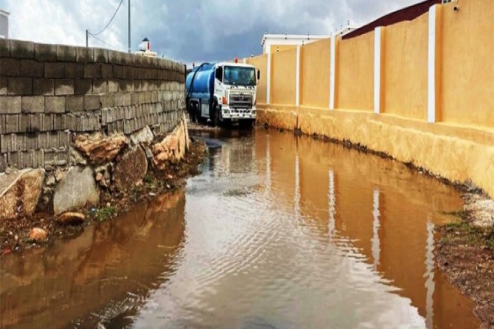 بلدية الواديين تكثف أعمالها لمعالجة تجمعات الأمطار وتحسين الطرق