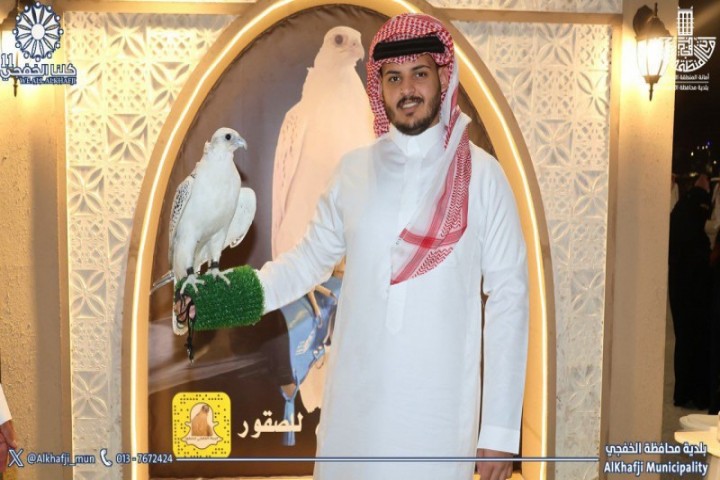 إقبال لافت على ركن مربط الخفجي للصقور في مهرجان كلنا الخفجي