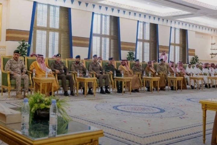 أمير منطقة القصيم يستقبل وكلاء ومديري ديوان الإمارة ويبادلهم التهاني بعيد الفطر