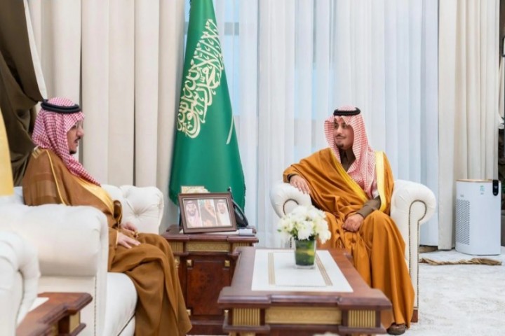 نائب أمير الباحة يطّلع على برامج ومبادرات جامعة الباحة