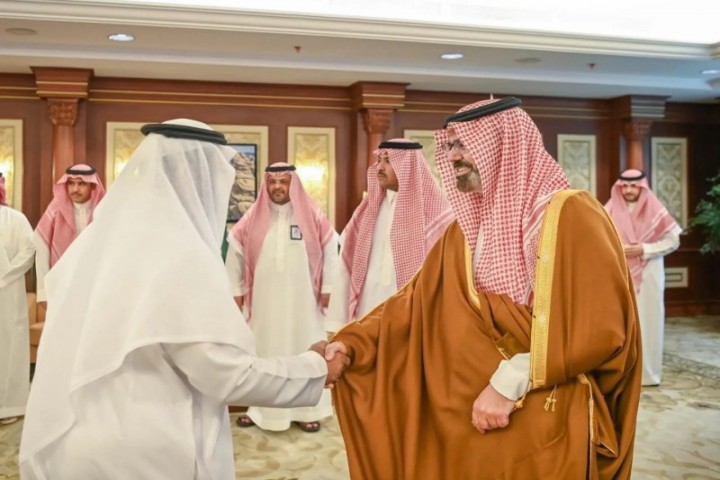 نائب أمير جازان يستقبل المهنئين بعيد الفطر في ديوان الإمارة