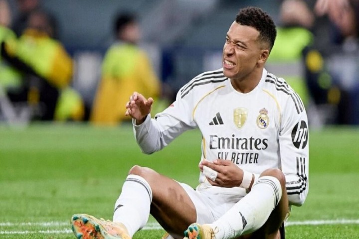 مبابي يوضح حقيقة إصابته وينفي شائعة الخطأ الطبي