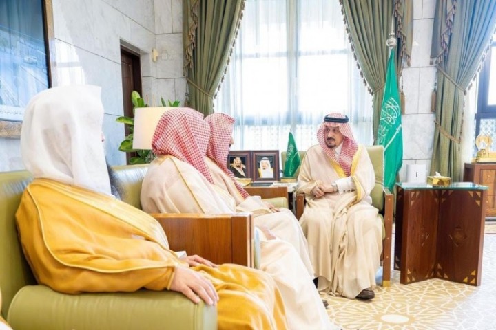 أمير منطقة الرياض يستقبل قيادات قضائية ويبادلهم التهاني بعيد الفطر