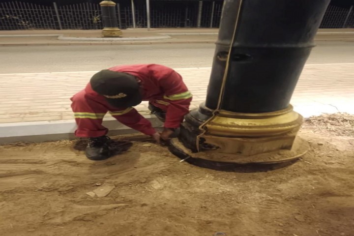 بلدية بحر أبو سكينة تتابع أعمال الكهرباء بالمرافق