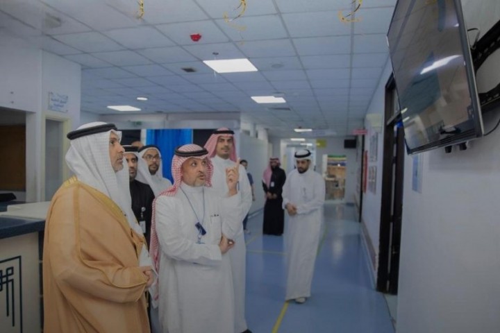 وزير الصحة يتفقد مستشفى الليث وعددًا من المنشآت الصحية