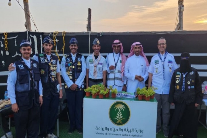 رواد كشافة رابغ ينظمون مبادرة فرحة العيد للأطفال