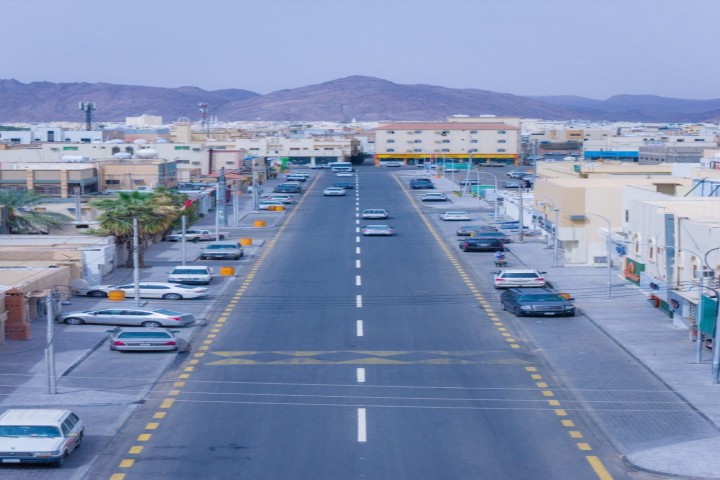 اكتمال تطوير شارع أبي حنيفة في حي المطار بحائل