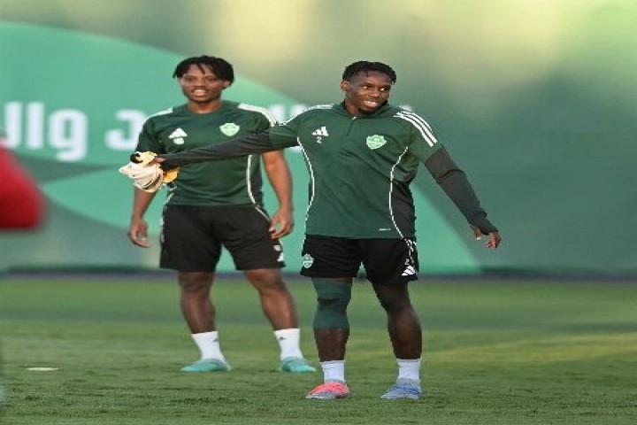 انضمام مجرشي وهوساوي وأتانجانا لتدريبات الأهلي قبل لقاء الدحيل