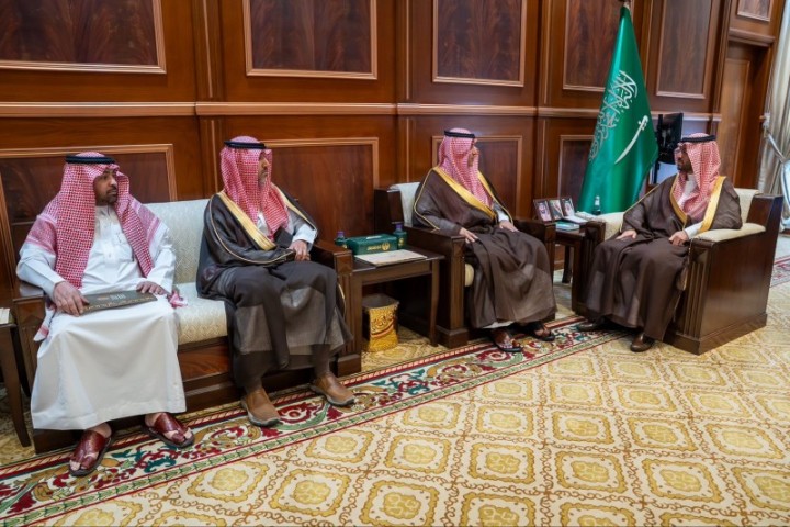 نائب أمير حائل يطلع على تقرير السياحة البيئية في محمية الإمام تركي بن عبدالله
