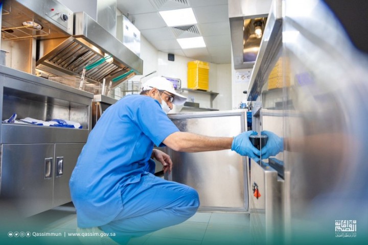 أمانة القصيم تواصل جولاتها الرقابية على المطاعم