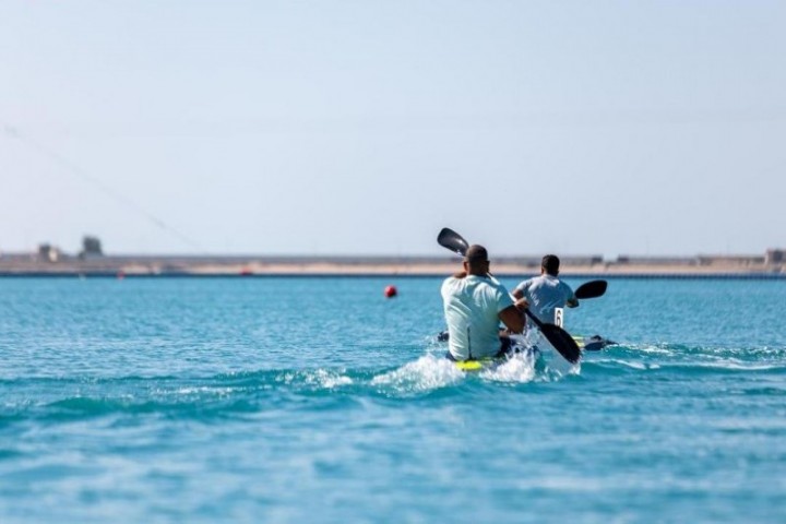 حرس الحدود يواصل تألقه بحصد ميداليات الكاياك البحري في جدة