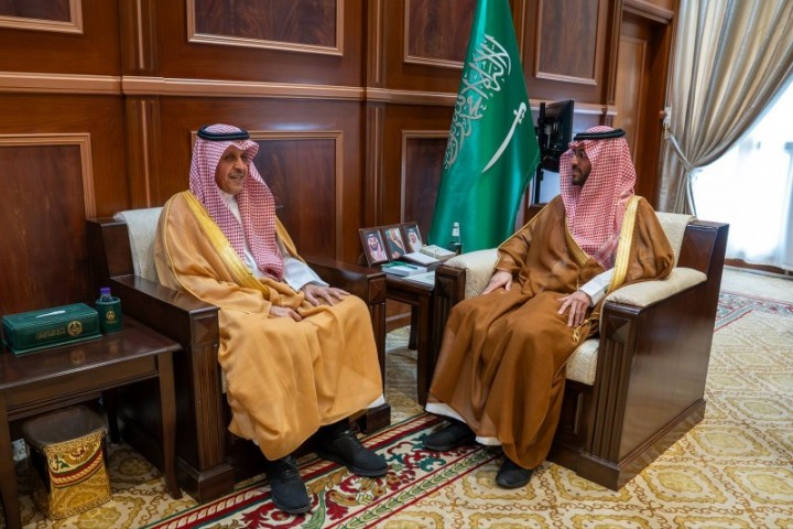 نائب أمير حائل  يطّلع على خطط وزارة الرياضة المستقبلية