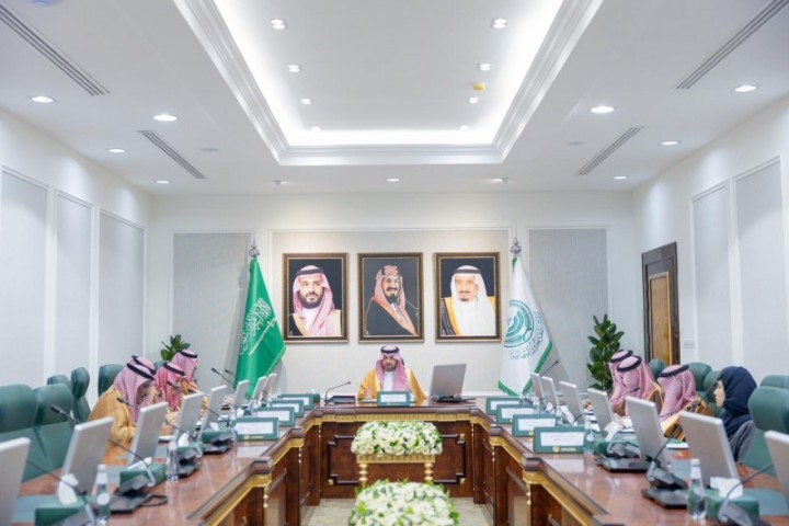 أمير الحدود الشمالية يستعرض سير العمل في المحافظات