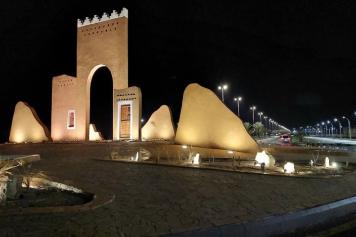 بلدية محافظة قرية العليا تنفيذ مشروع ميدان بوابة نجد الشرقية